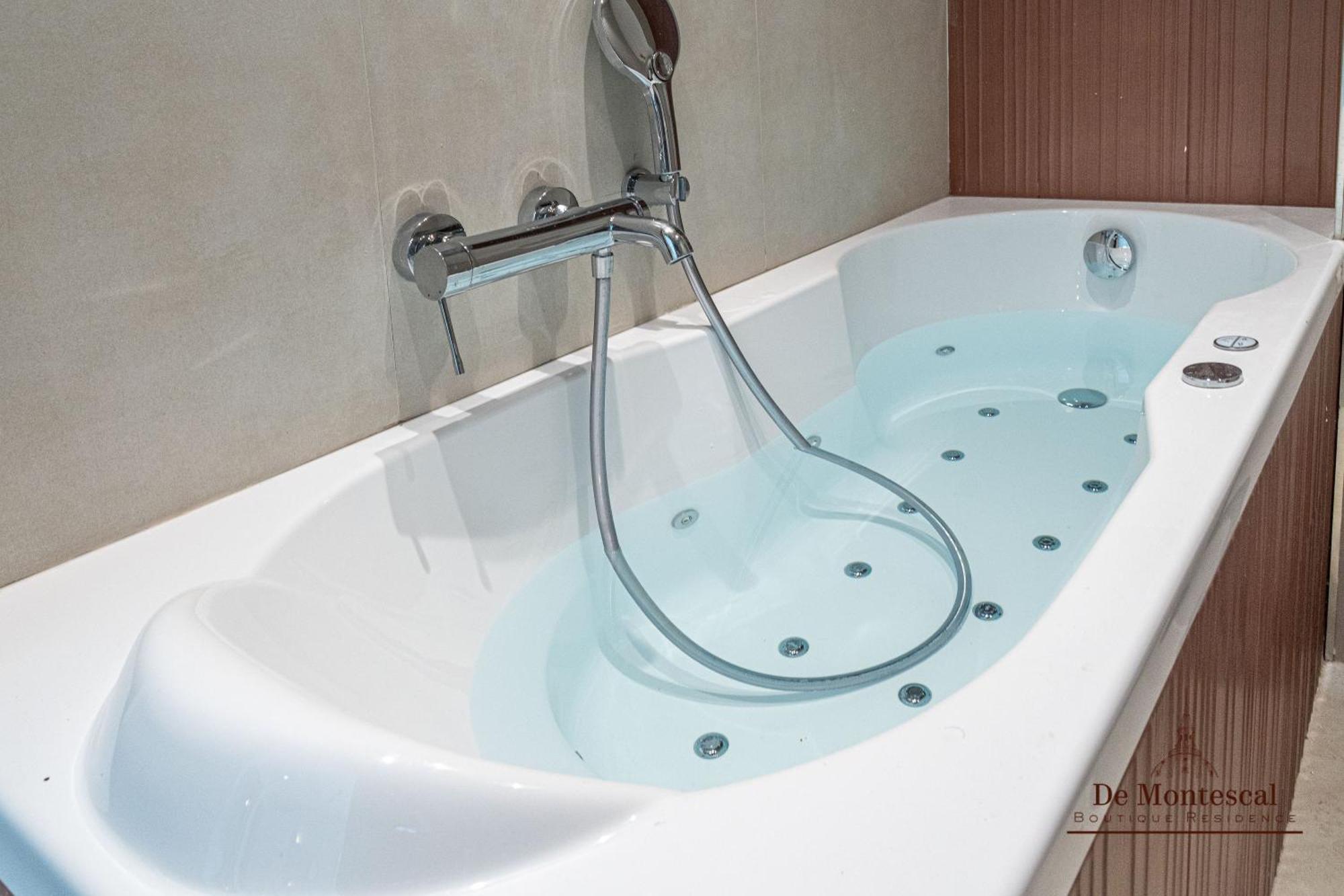 De Montescal - Hot Tub And Ac Cosy Apartment A Prime Location 40M2 Parijs Buitenkant foto