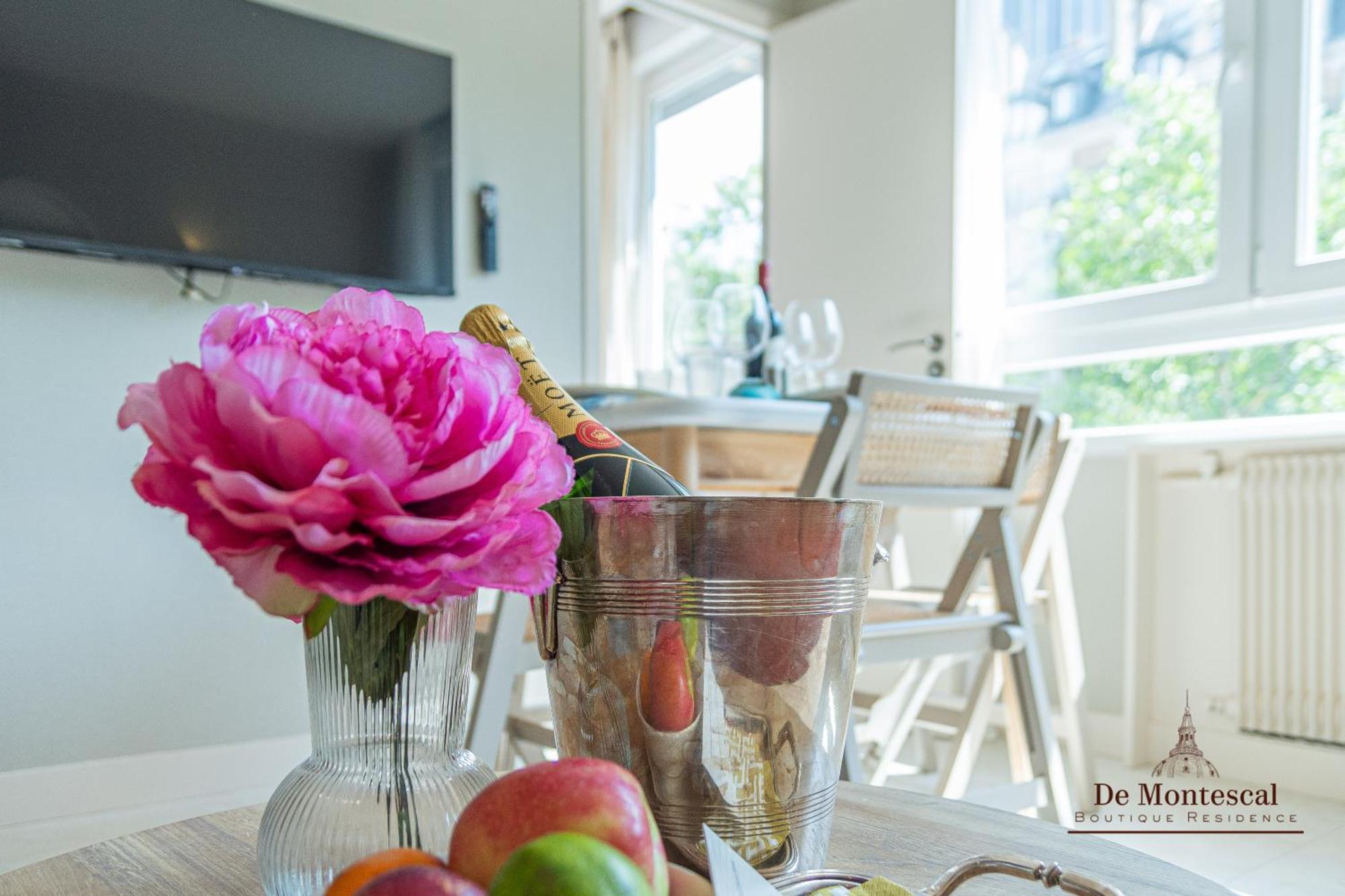 De Montescal - Hot Tub And Ac Cosy Apartment A Prime Location 40M2 Parijs Buitenkant foto