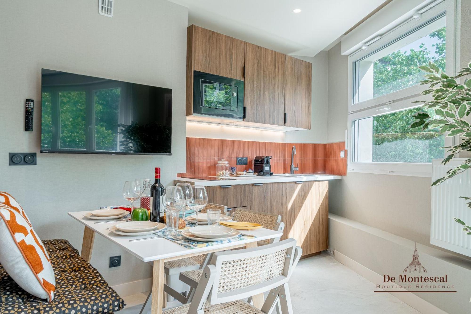 De Montescal - Hot Tub And Ac Cosy Apartment A Prime Location 40M2 Parijs Buitenkant foto