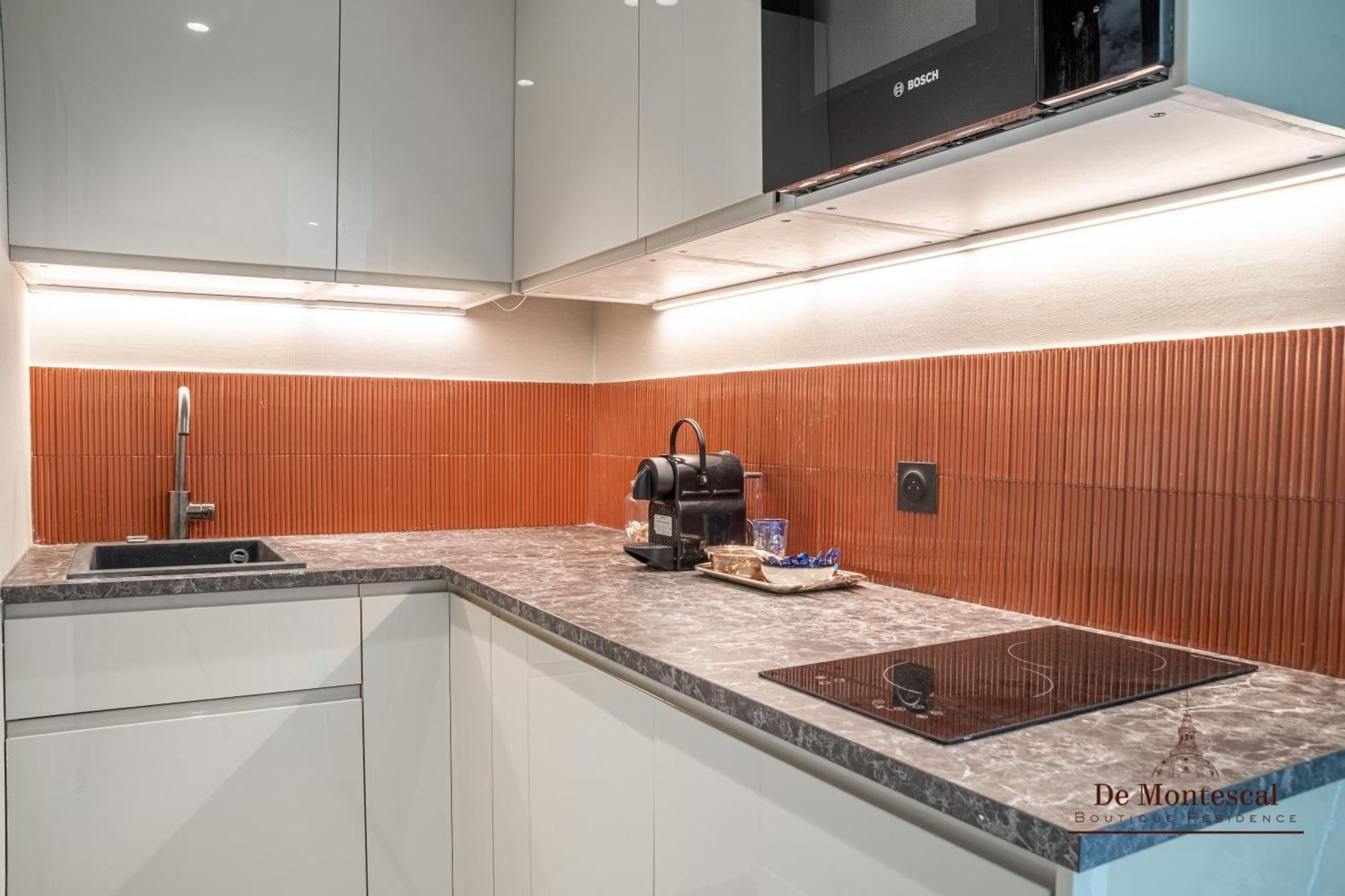 De Montescal - Hot Tub And Ac Cosy Apartment A Prime Location 40M2 Parijs Buitenkant foto