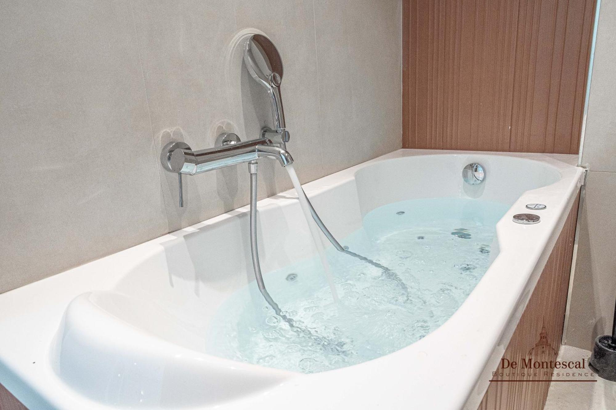 De Montescal - Hot Tub And Ac Cosy Apartment A Prime Location 40M2 Parijs Buitenkant foto