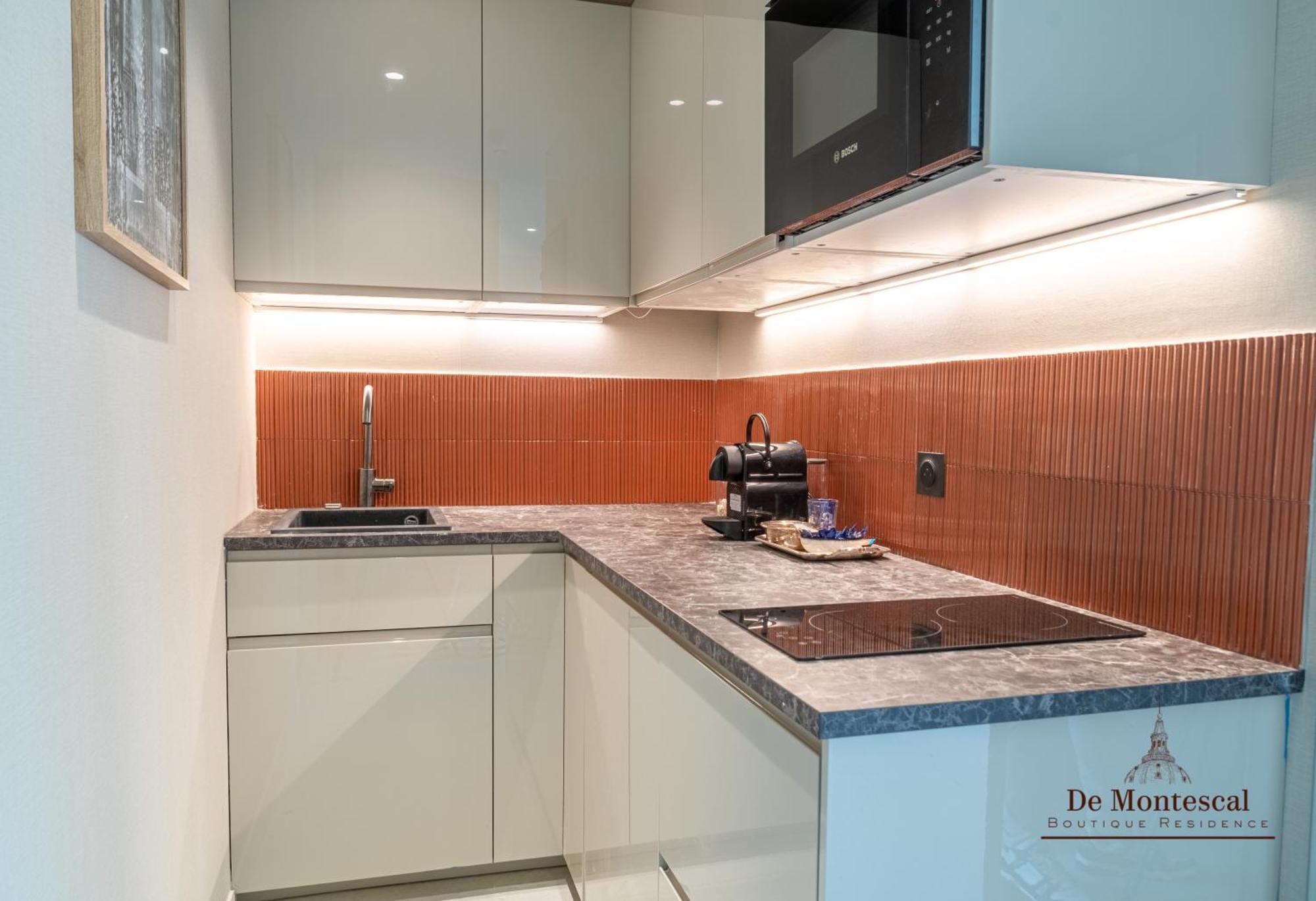 De Montescal - Hot Tub And Ac Cosy Apartment A Prime Location 40M2 Parijs Buitenkant foto